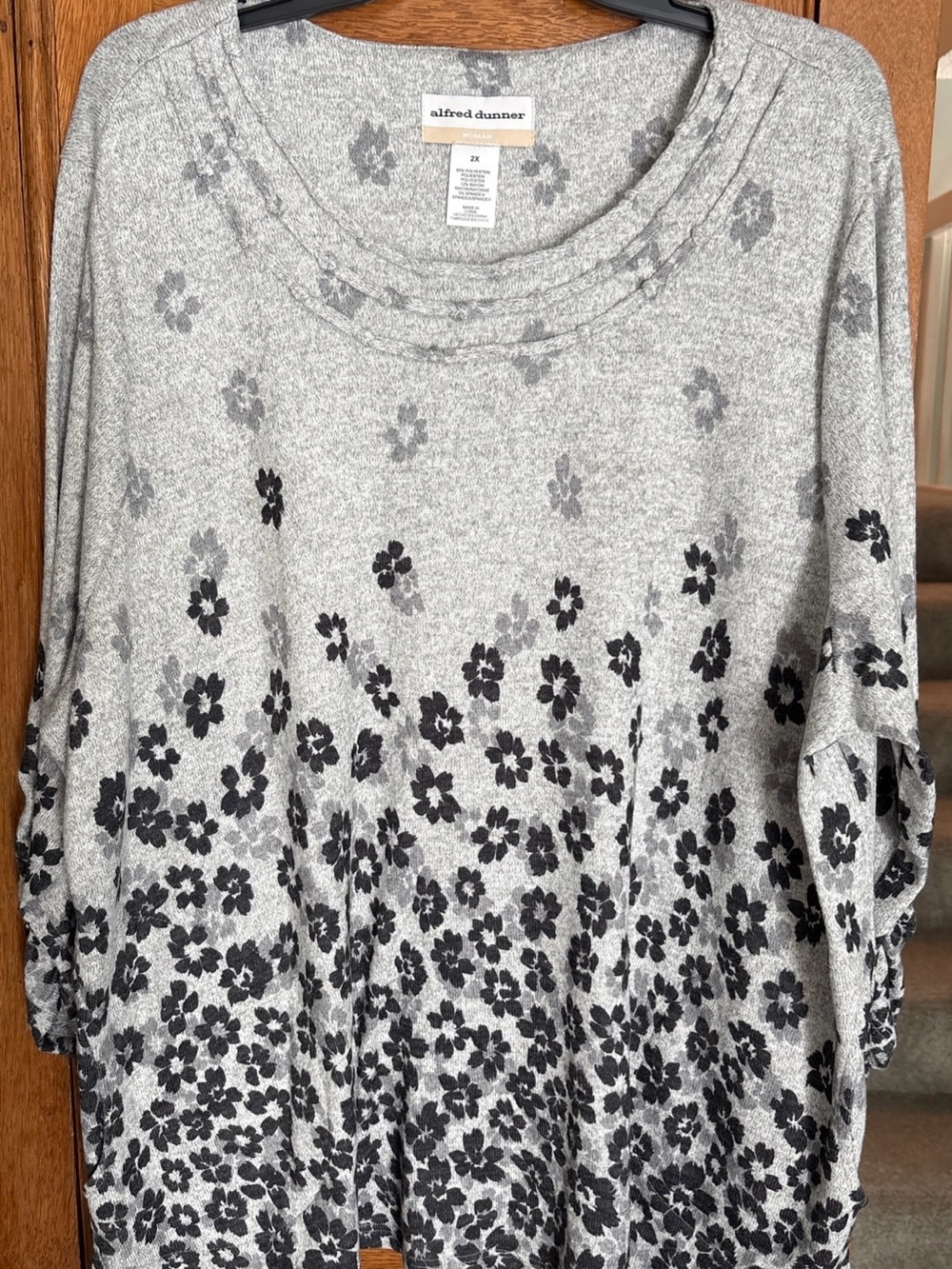 Alfred Dunner Gray and Black Floral Crewneck Sweater With Pockets